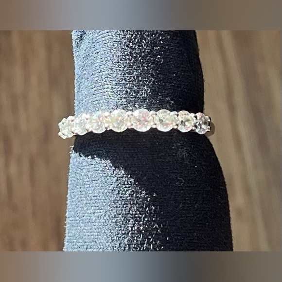 Platinum (stamped) and diamond band ⭐️ 💎
Size 6 - Picture 2 of 7